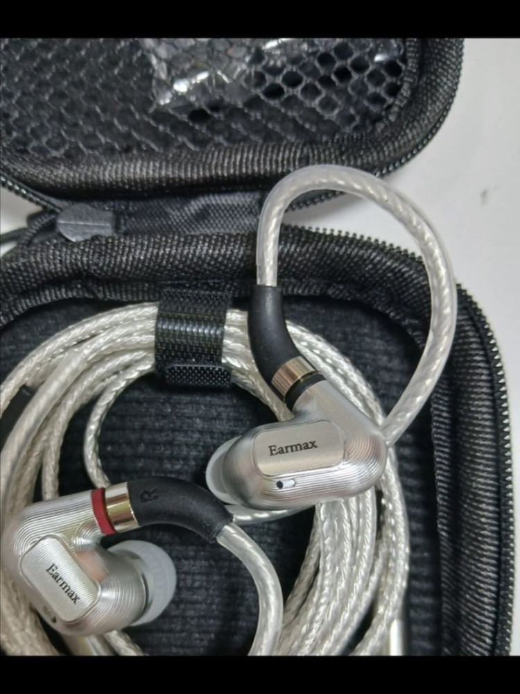 Earmax IE900 이어폰--1