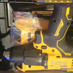 새제품 디월트 dcd709p2무선. 해머 드릴 세트