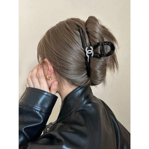 샤넬 로고 헤어클립