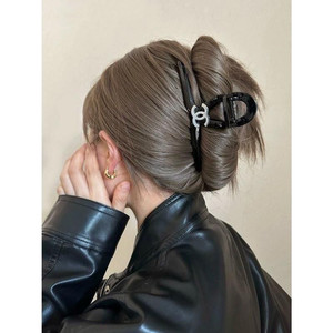 샤넬 로고 헤어클립