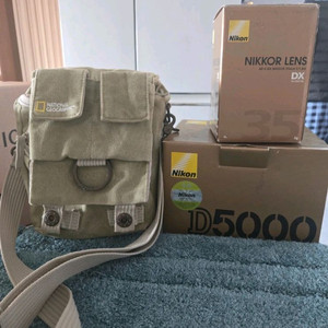 니콘D5000바디. 35mm렌즈. 가방.교신가능
