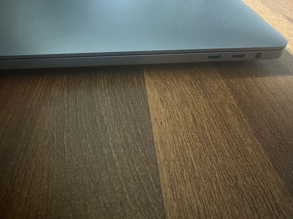 맥북 프로 16인치 터치바 이미지