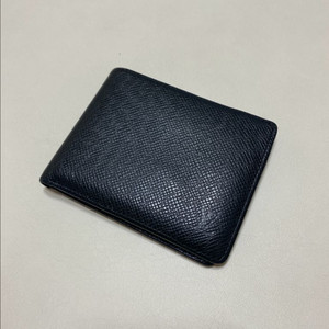 루이비통 타이가 블랙 반지갑