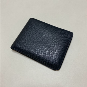 루이비통 타이가 블랙 반지갑