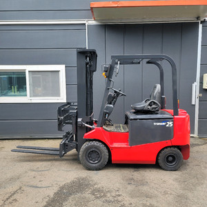 신차급 니찌유 2.5톤 힌지드 전동지게차 판매