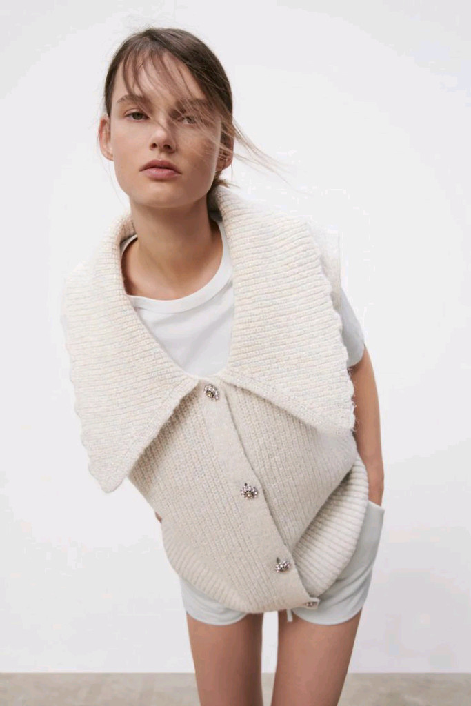 자라 쥬얼버튼 빅카라 니트 조끼--1