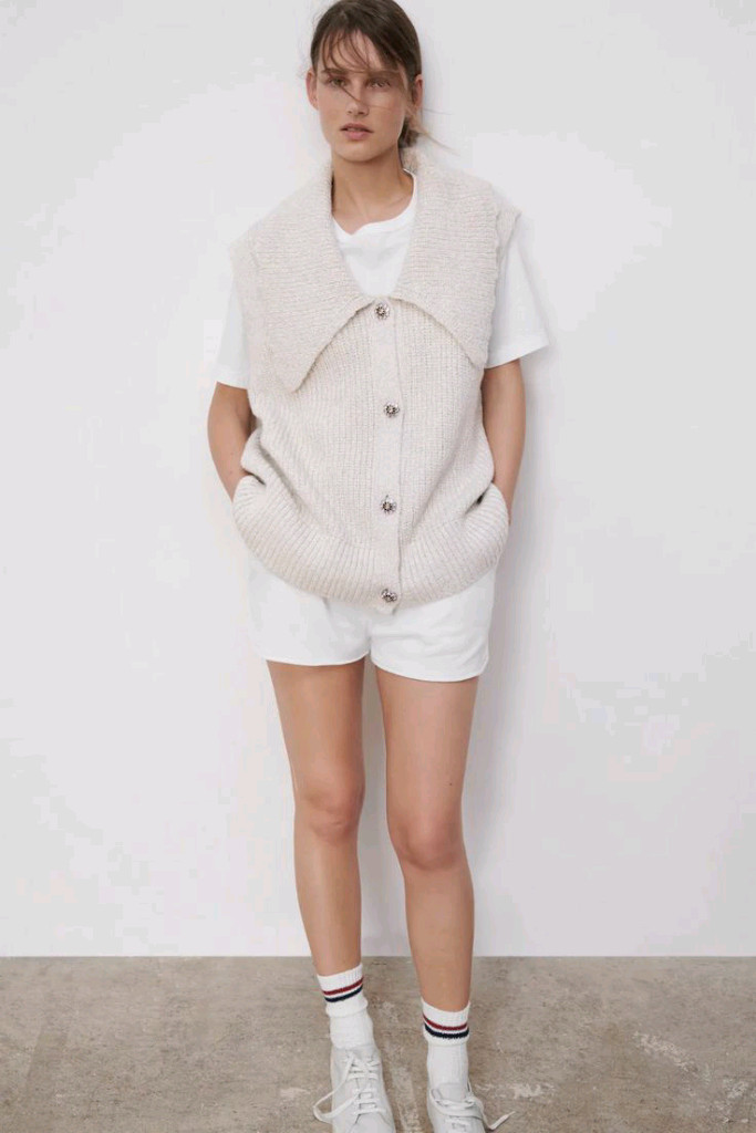 자라 쥬얼버튼 빅카라 니트 조끼--2