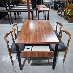 133번 식당 수저통테이블 업소용식탁 매장 홀탁 음식점가구 중고 영업용테이블 의자 판매