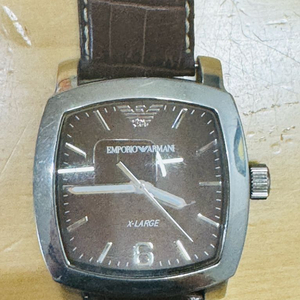 엠포리오 아르마니 남성 쿼츠 시계 팝니다.