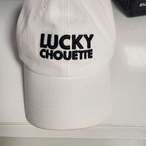 럭키슈에뜨 레터링 볼캡 모자