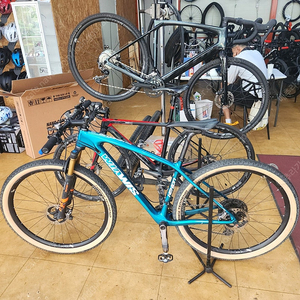 위아위스 풀xtr 풀카본 mtb 이미지
