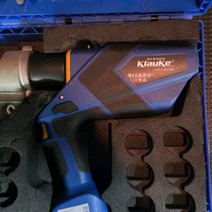 [상태최상] 클라우케 13톤 EK12042CFM 디지털 충전식 유압 압착기