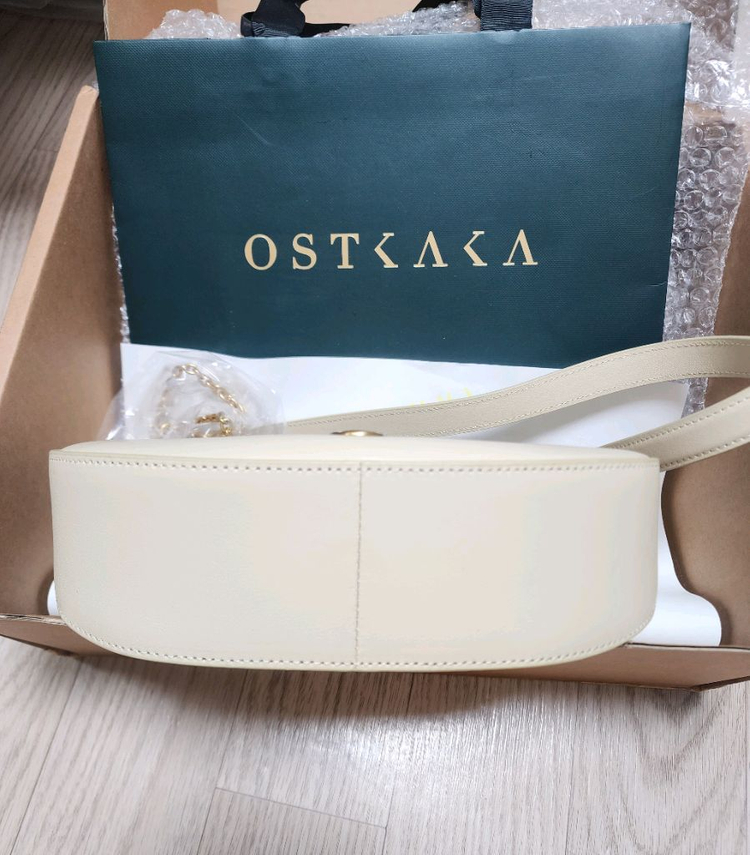 (새상품)오스트카카 크누트 미니 호보 백 미니 숄더 백--5