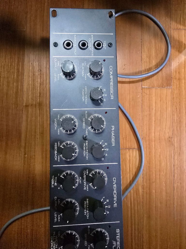 ibanez ue400 아날로그 멀티이펙터 + 풋스위치--2