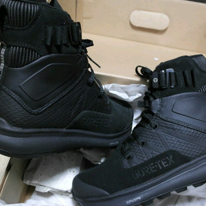 [신품] TCX 서브머신 고어텍스 미들 부츠 40호 -검정-