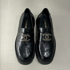 CC로고 카프스킨 블랙 로퍼 새상품