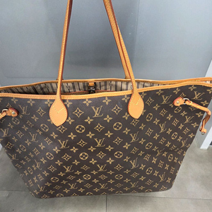 루이비통 gm사이즈 쇼퍼백 +장지갑 세트 팝니다