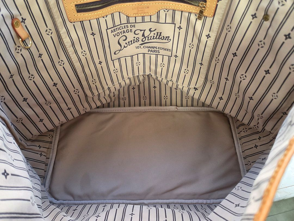 루이비통 gm사이즈 쇼퍼백 +장지갑 세트 팝니다--2