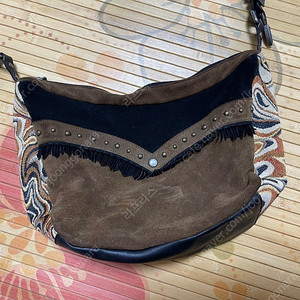 앤더슨벨 유니섹스 스웨이드 자카드 크로스바디 백 aaa310u 이미지