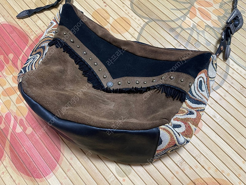 앤더슨벨 유니섹스 스웨이드 자카드 크로스바디 백 aaa310u 이미지