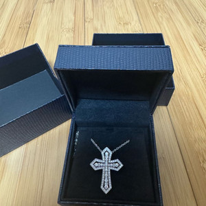 (새상품)다미아니 크라운 라지 18k 화이트골드 랩다이아 판매합니다.