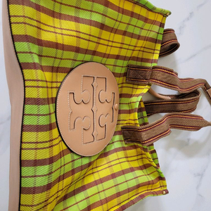 토리버치 엘라체크 토트백 이미지