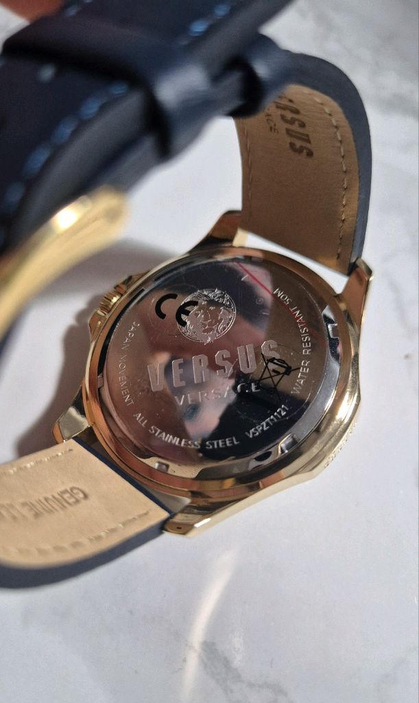 베르사체 남성 금장시계 풀박스 새상품--3