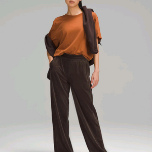 룰루레몬 스쿠바 MR 와이드레그팬츠 벨벳코드 M 사이즈