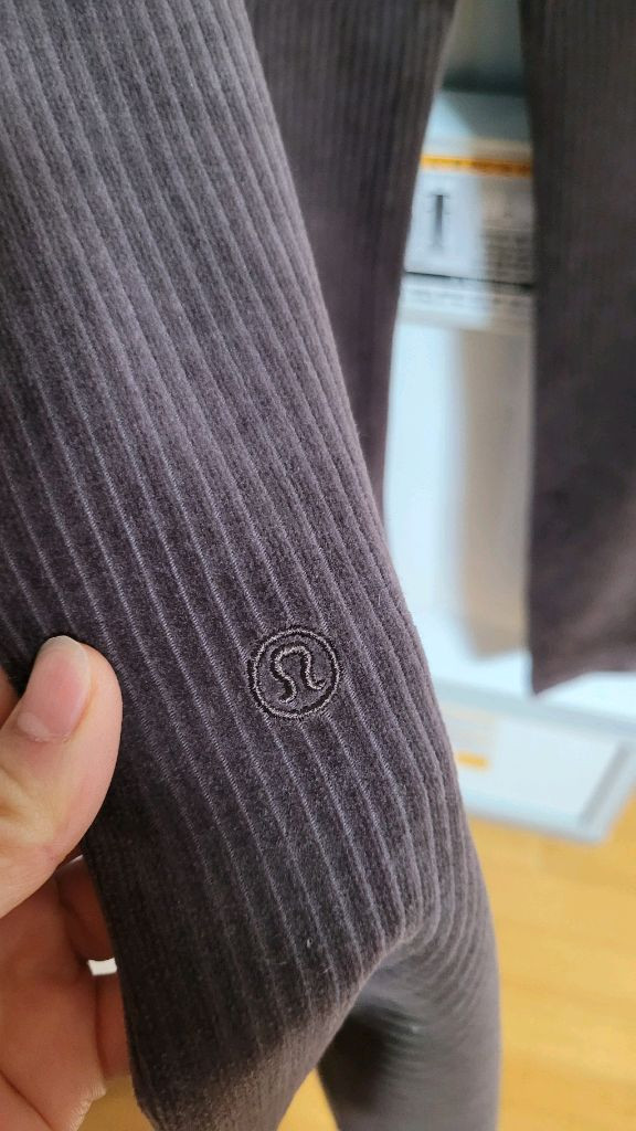 룰루레몬 스쿠바 MR 와이드레그팬츠 벨벳코드 M 사이즈--7