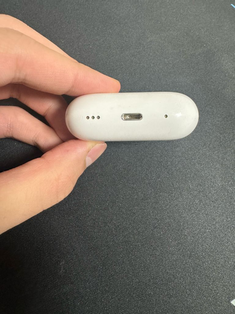 에어팟 프로 2세대 본체 8핀 이미지