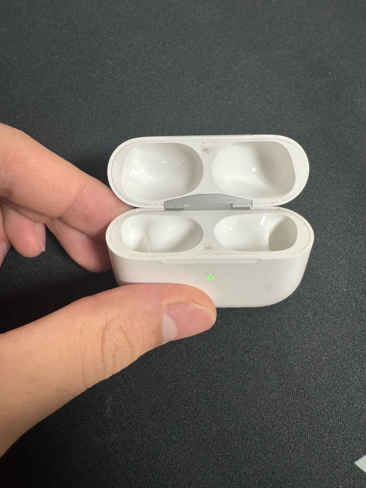 에어팟 프로 2세대 본체 8핀 이미지