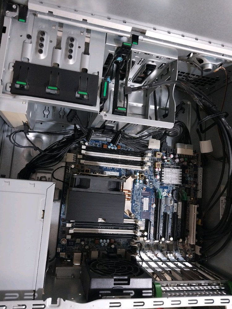 HP Z420 워크스테이션 고장 부품용( 컴퓨터,PC ) 판매합니다.(부품용)--1