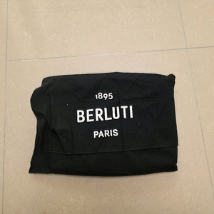 벨루티 남자 클러치백