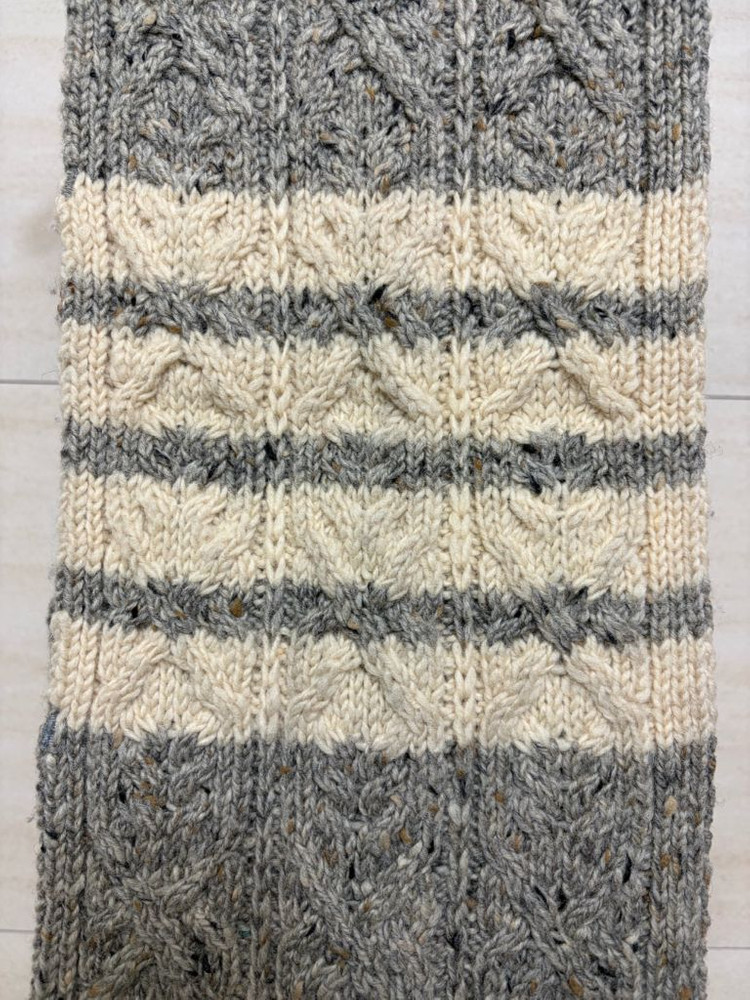 톰브라운 케이블 니트 연회색 머플러--1