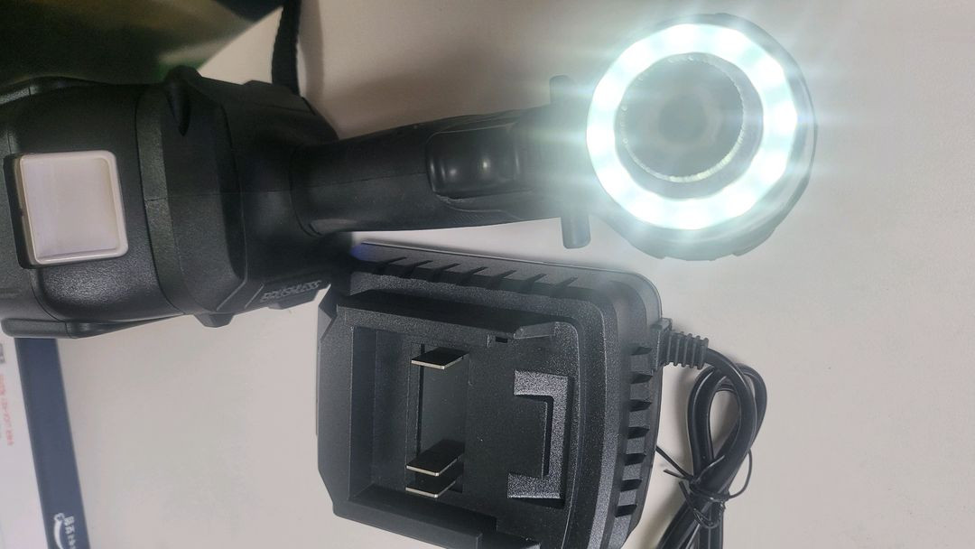 마끼다 임팩드릴 무선 충전드릴 18V 팝니다 이미지