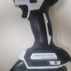 마끼다 임팩드릴 무선 충전드릴 18V 팝니다