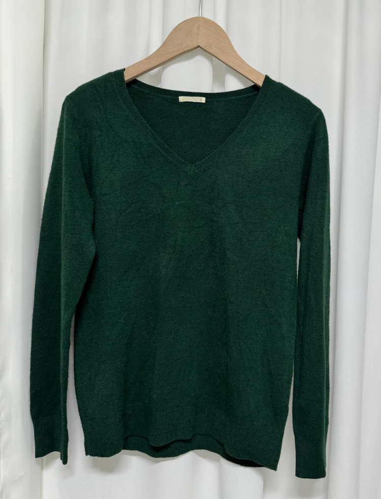 GU 브이넥 그린 니트 이미지