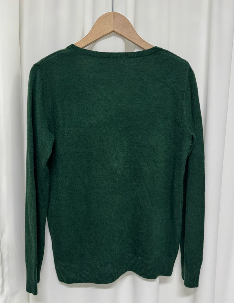 GU 브이넥 그린 니트 이미지