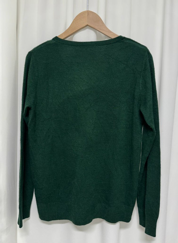 GU 브이넥 그린 니트 이미지