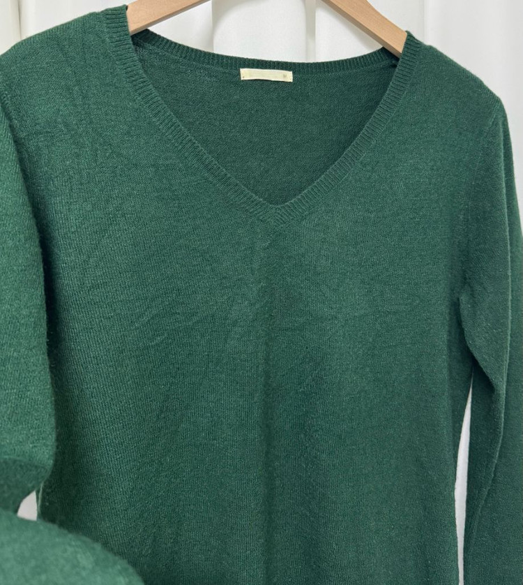 GU 브이넥 그린 니트 이미지