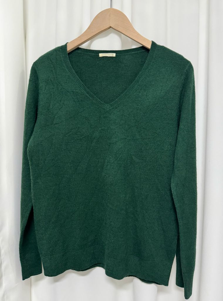 GU 브이넥 그린 니트 이미지