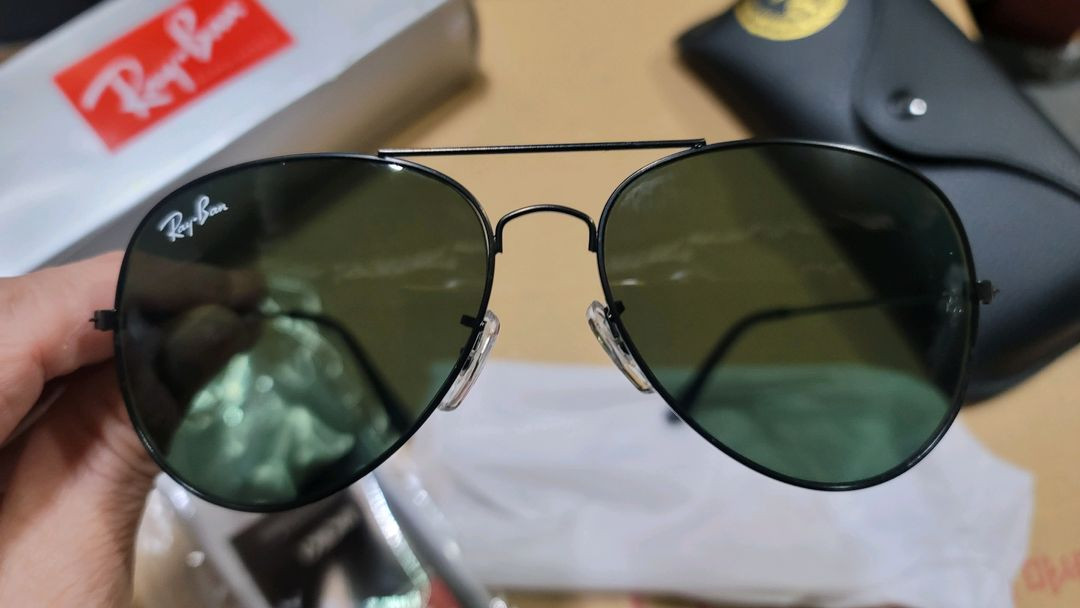 레이벤 선글라스 블랙 색상--1