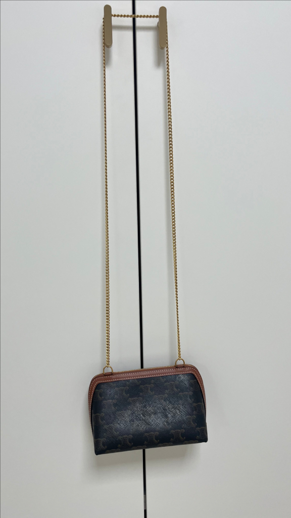 셀린느 트리오페 체인 클러치--1