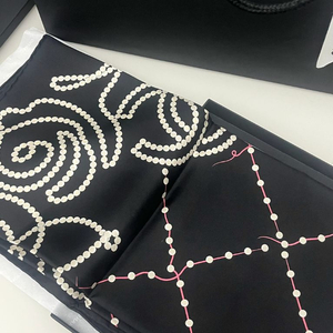 샤넬 카멜리아 실크 진주스카프