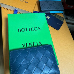 보테가 베네타 플랩 카드지갑