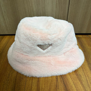 프라다 퍼 버킷햇 핑크