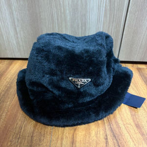 프라다 퍼 버킷햇 블랙