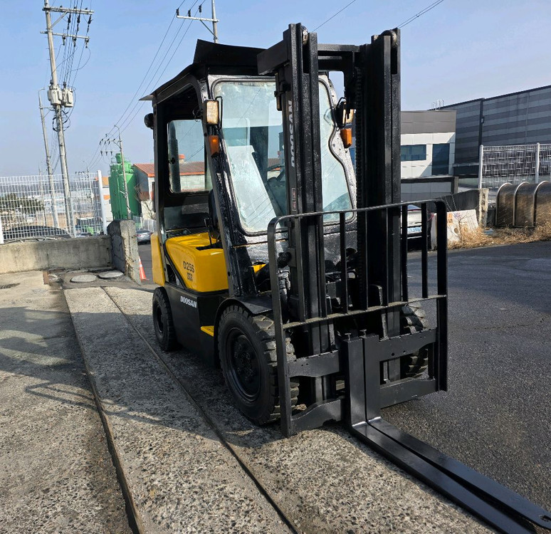 제값 다하는 두산 2.5톤 중고지게차,무넘버 디젤지게차 980만원 판매--3