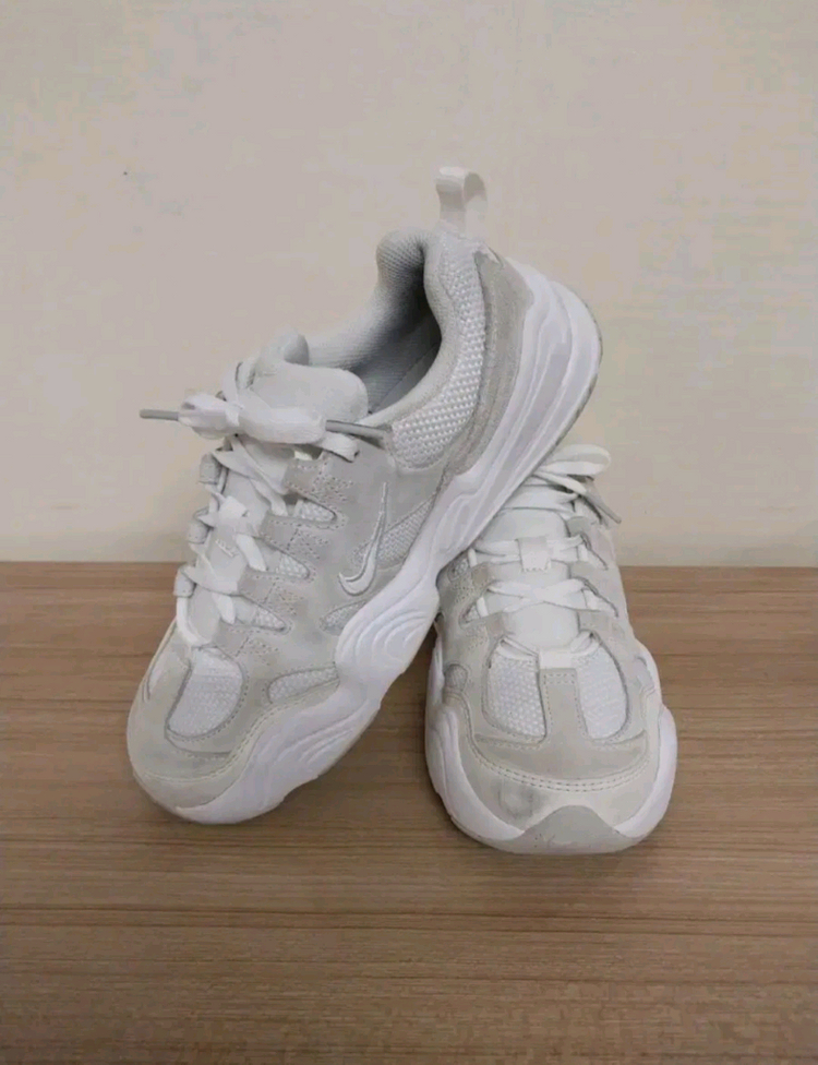 여성 나이키 테크 헤라 화이트 런닝화, 운동화 (235) 이미지