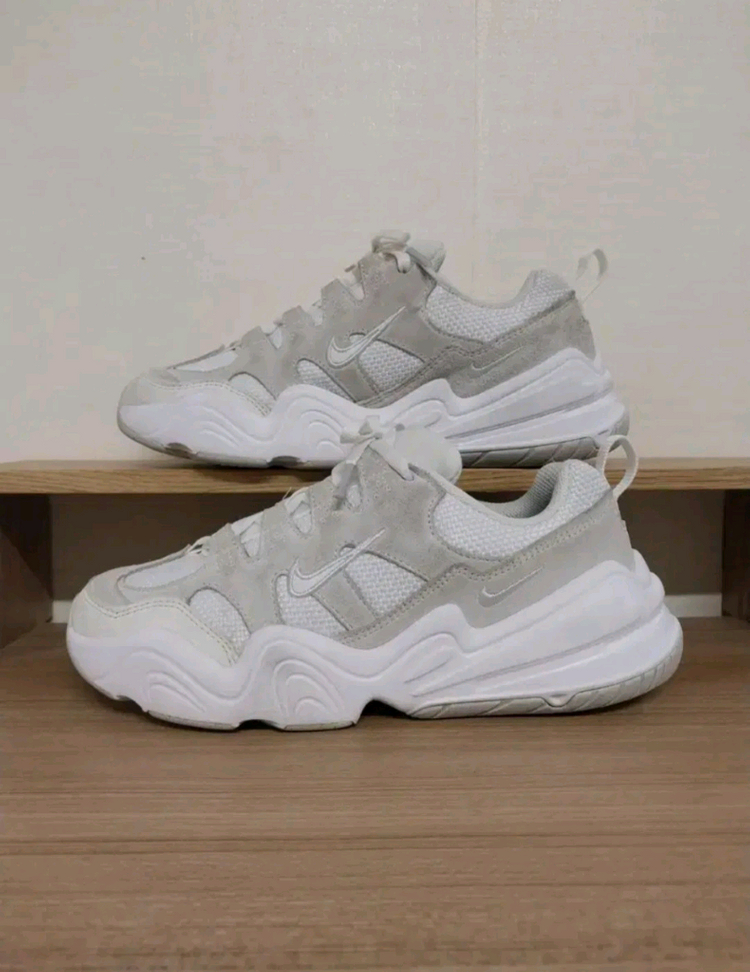 여성 나이키 테크 헤라 화이트 런닝화, 운동화 (235) 이미지